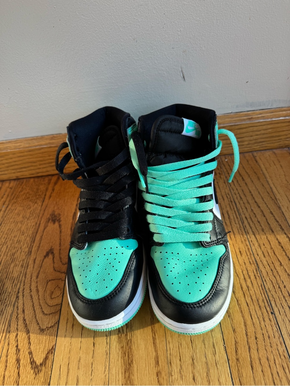 Air Jordan 1 Retro High OG Shoes Youth 6Y Black Green Glow FD1437-130 - Picture 2 of 7